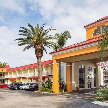 Days Inn & Suites By Wyndham Port Richey Bagian luar foto