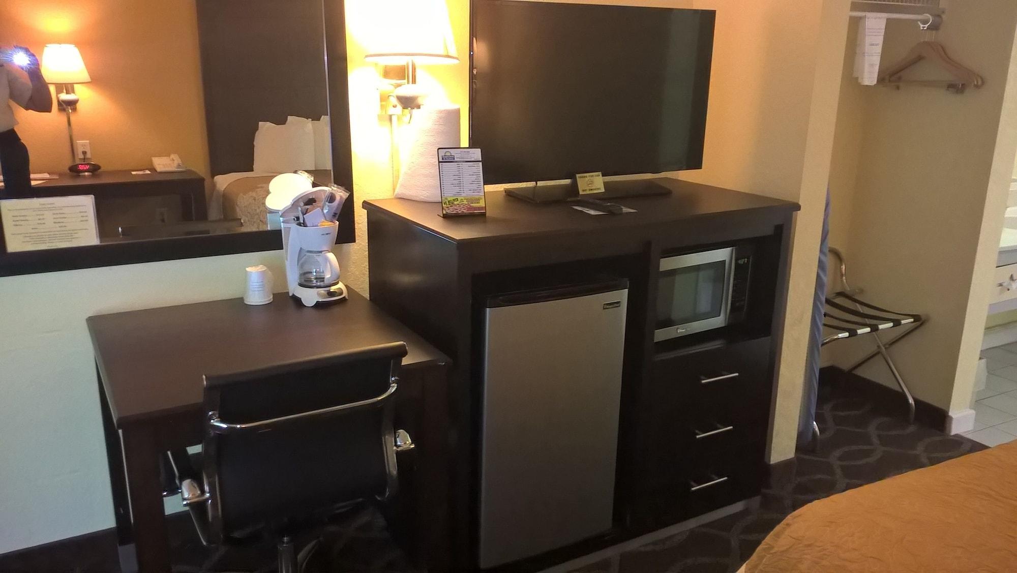 Days Inn & Suites By Wyndham Port Richey Bagian luar foto