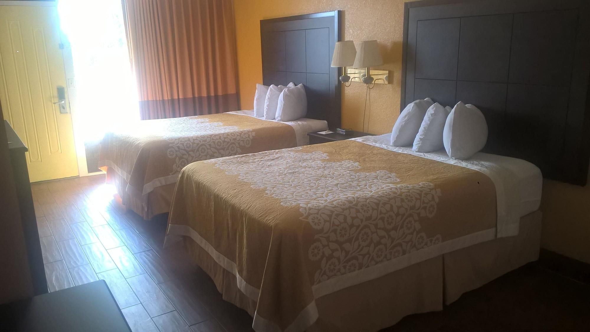 Days Inn & Suites By Wyndham Port Richey Bagian luar foto