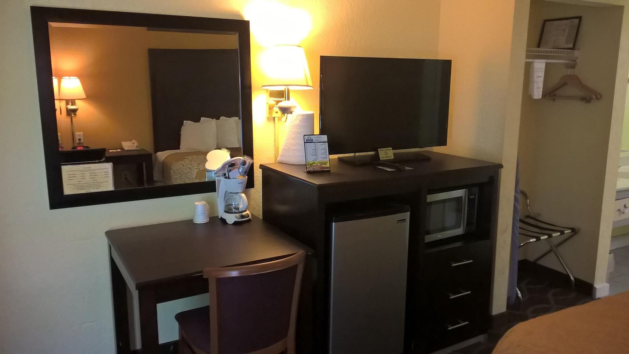 Days Inn & Suites By Wyndham Port Richey Bagian luar foto