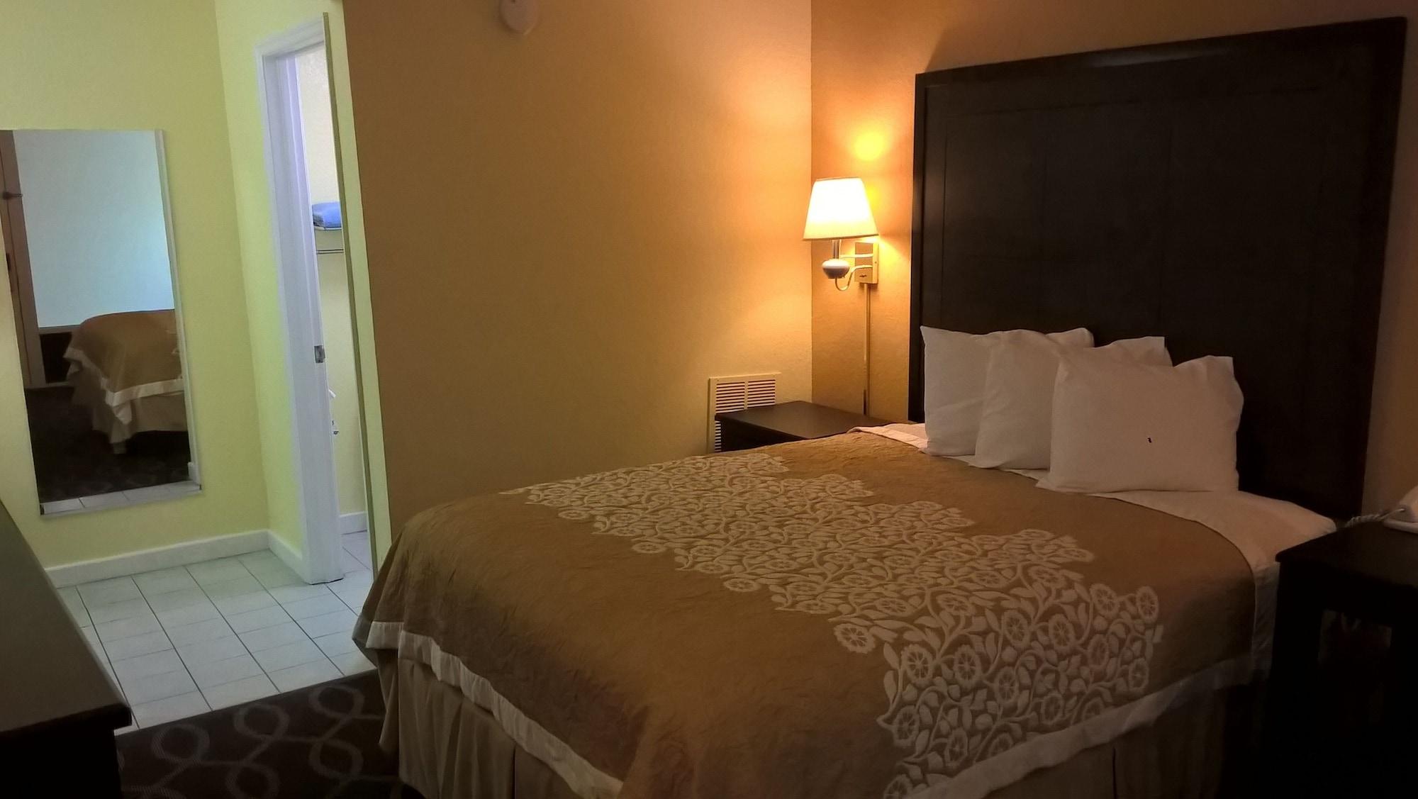 Days Inn & Suites By Wyndham Port Richey Bagian luar foto