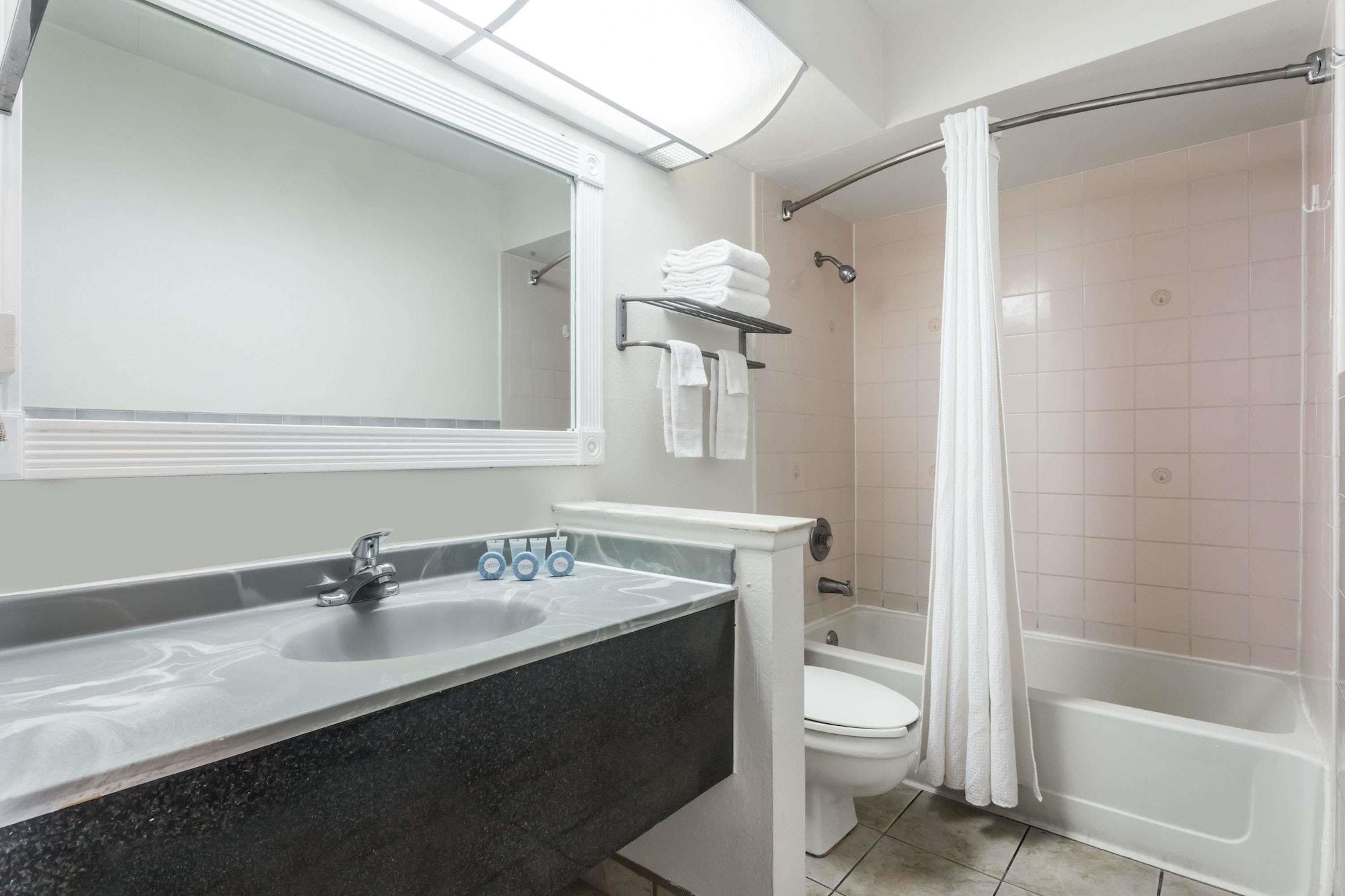 Days Inn & Suites By Wyndham Port Richey Bagian luar foto