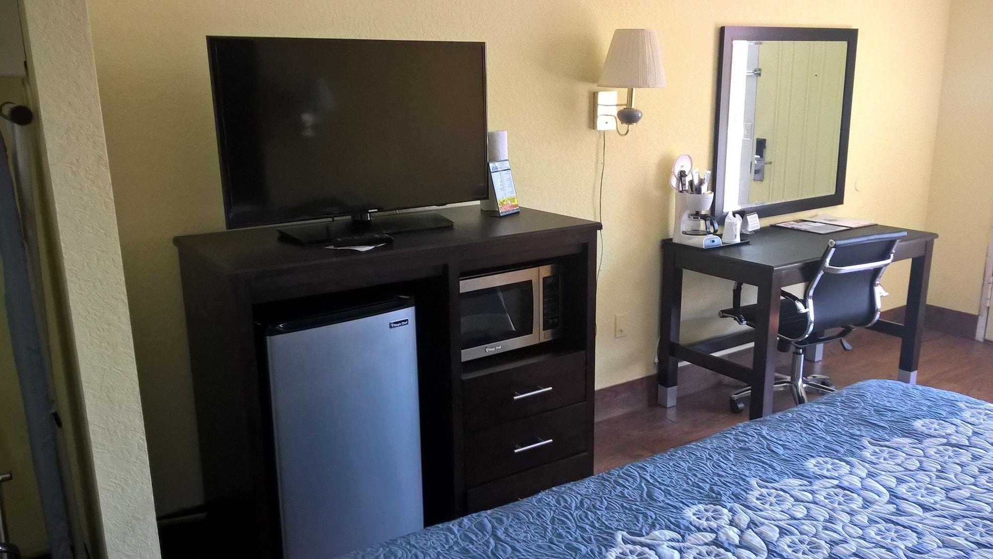 Days Inn & Suites By Wyndham Port Richey Bagian luar foto