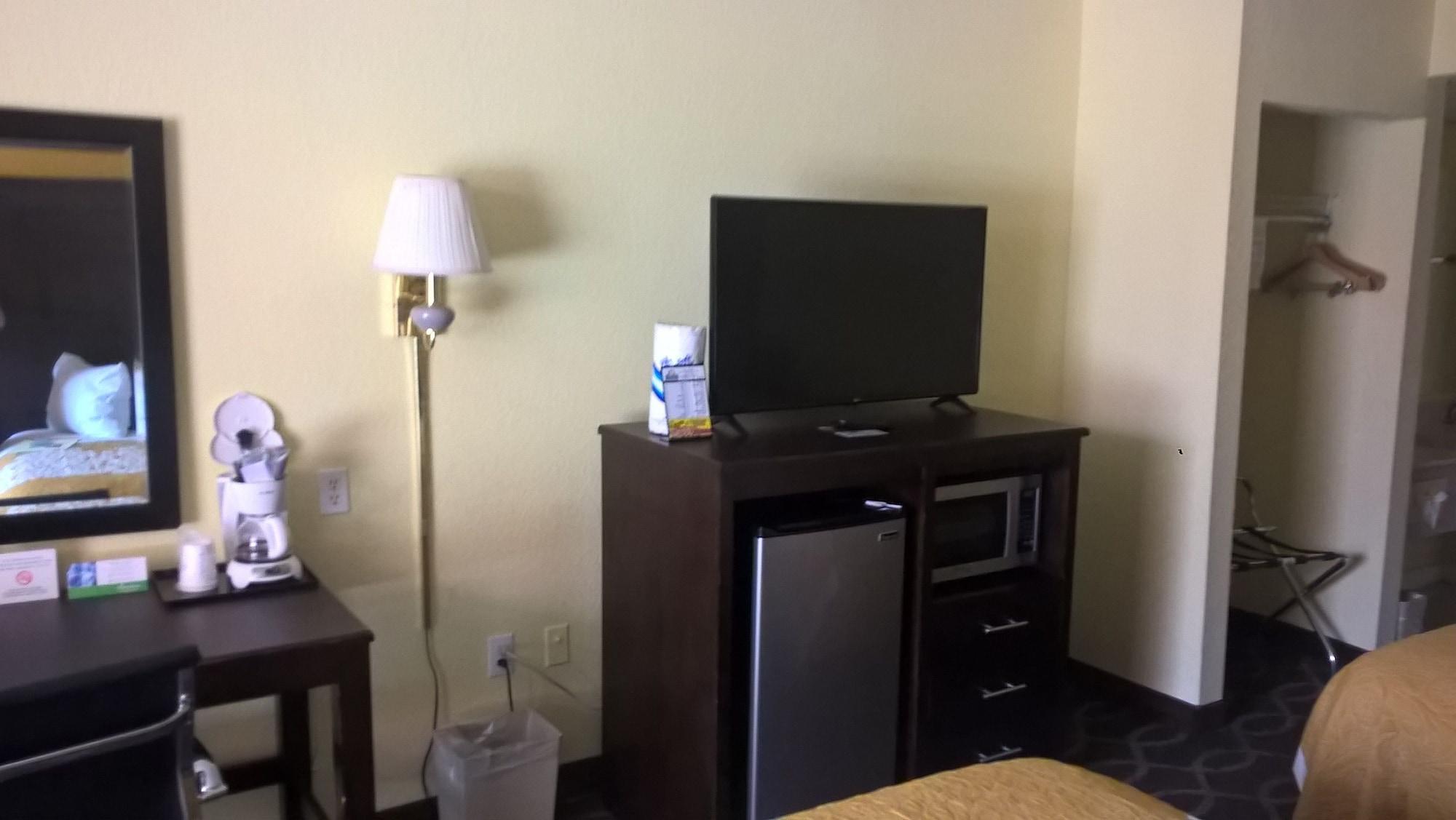 Days Inn & Suites By Wyndham Port Richey Bagian luar foto