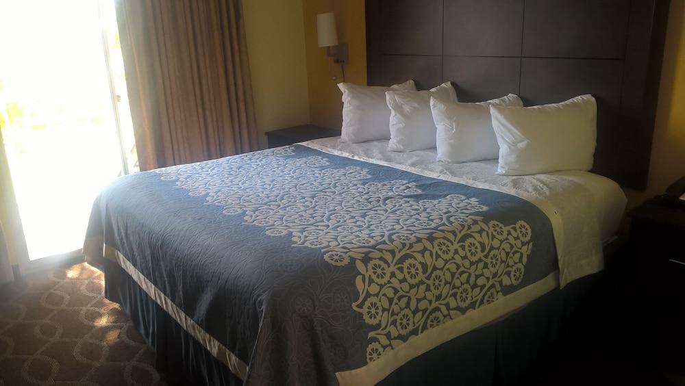Days Inn & Suites By Wyndham Port Richey Bagian luar foto