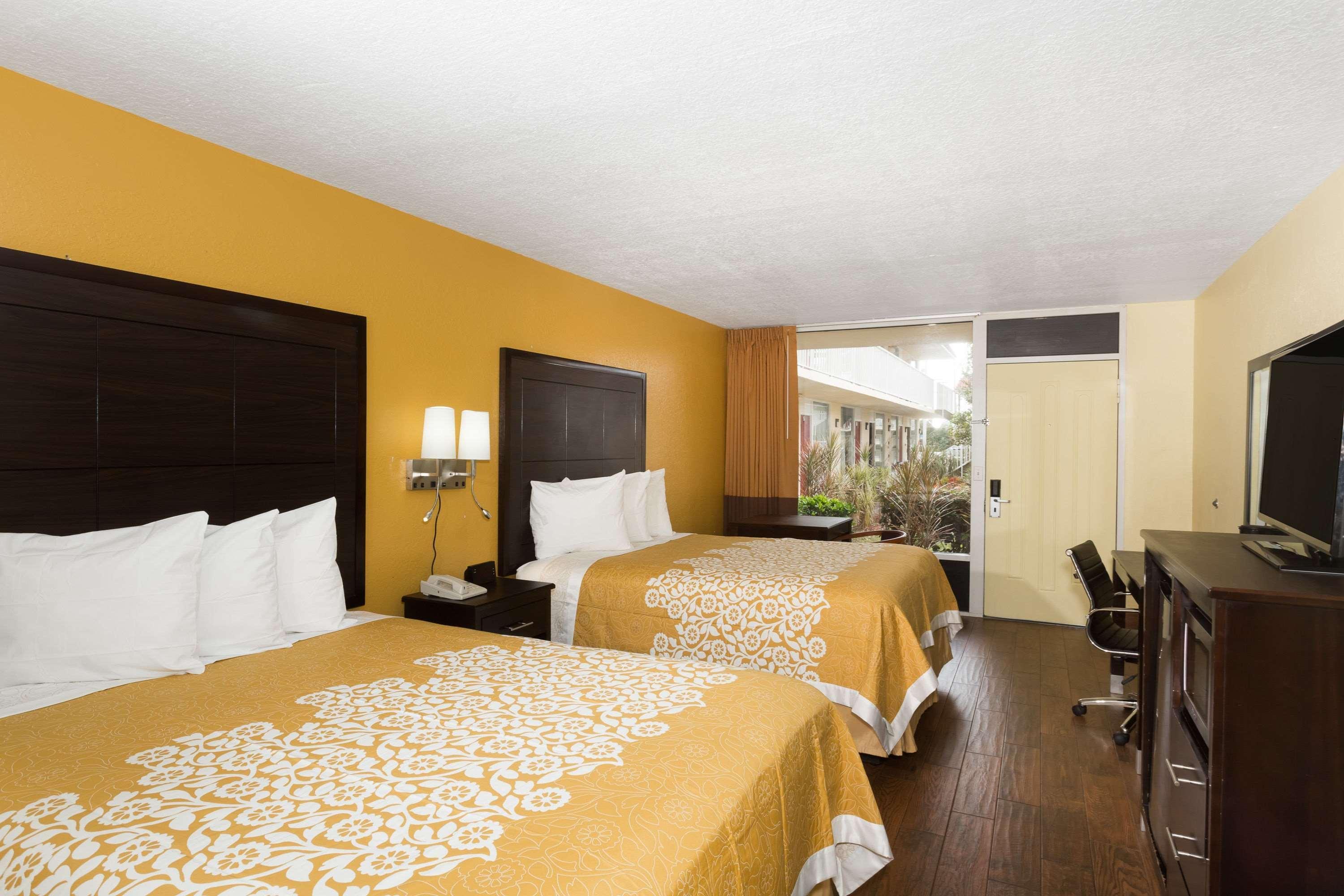 Days Inn & Suites By Wyndham Port Richey Bagian luar foto