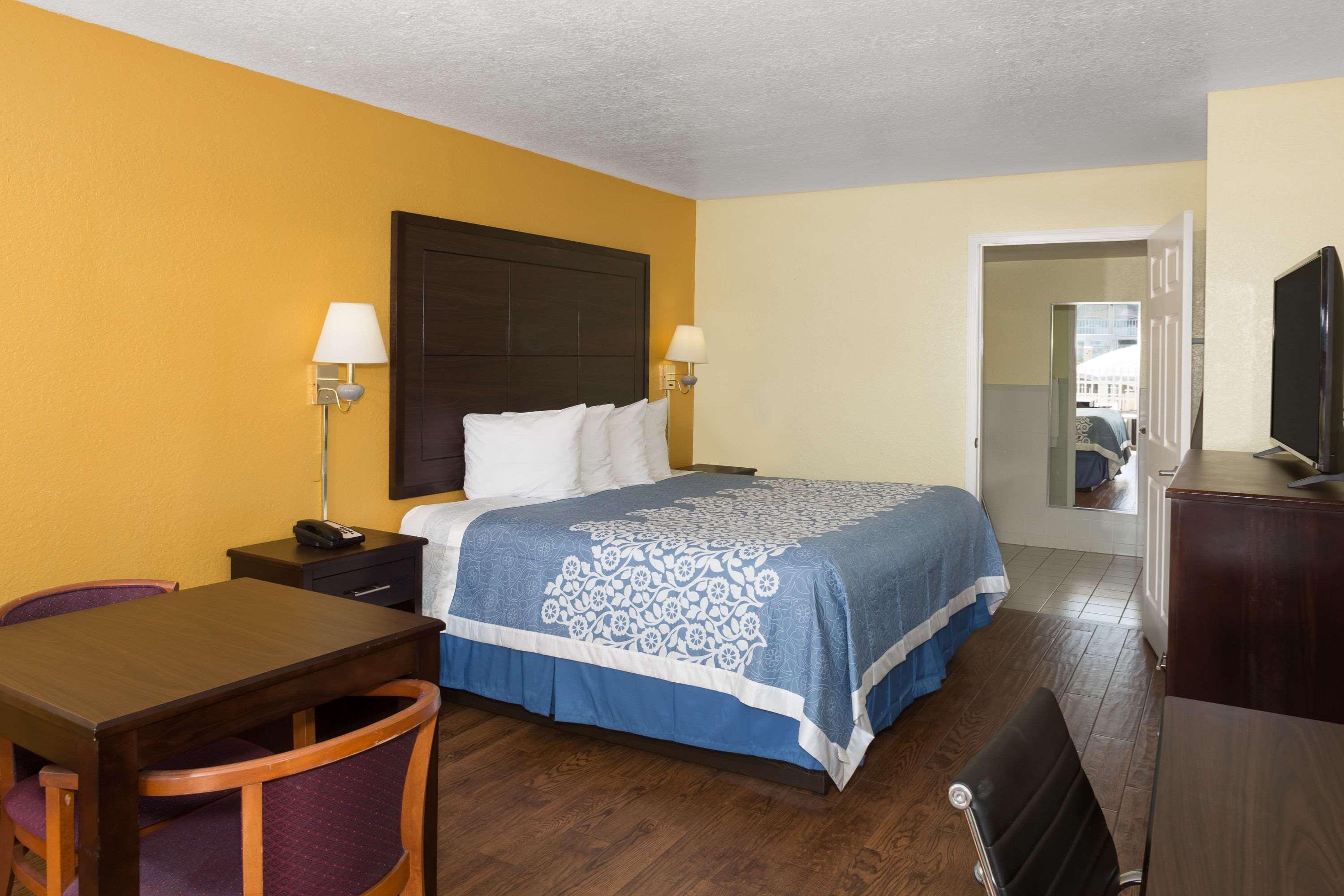 Days Inn & Suites By Wyndham Port Richey Bagian luar foto