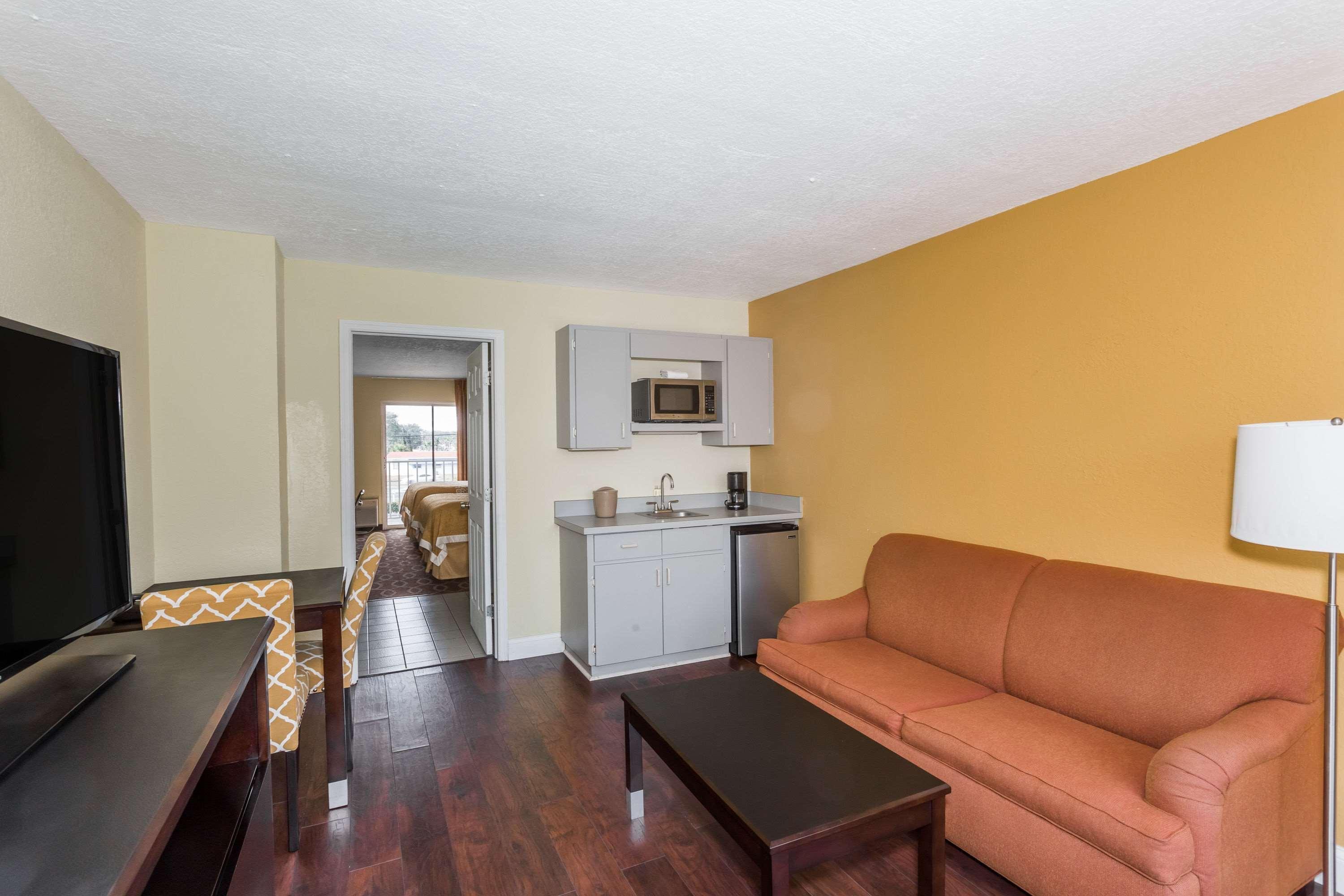 Days Inn & Suites By Wyndham Port Richey Bagian luar foto