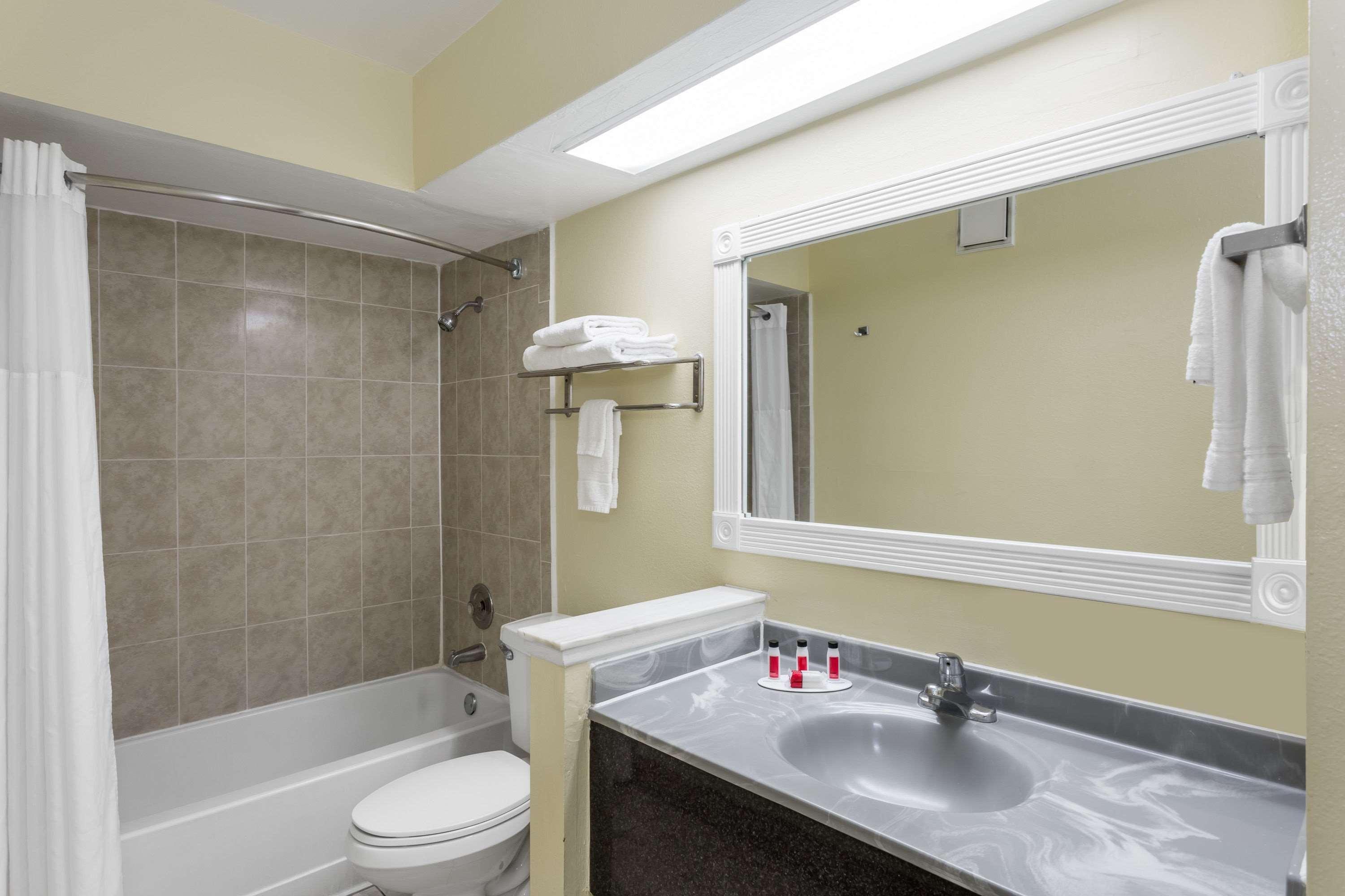 Days Inn & Suites By Wyndham Port Richey Bagian luar foto