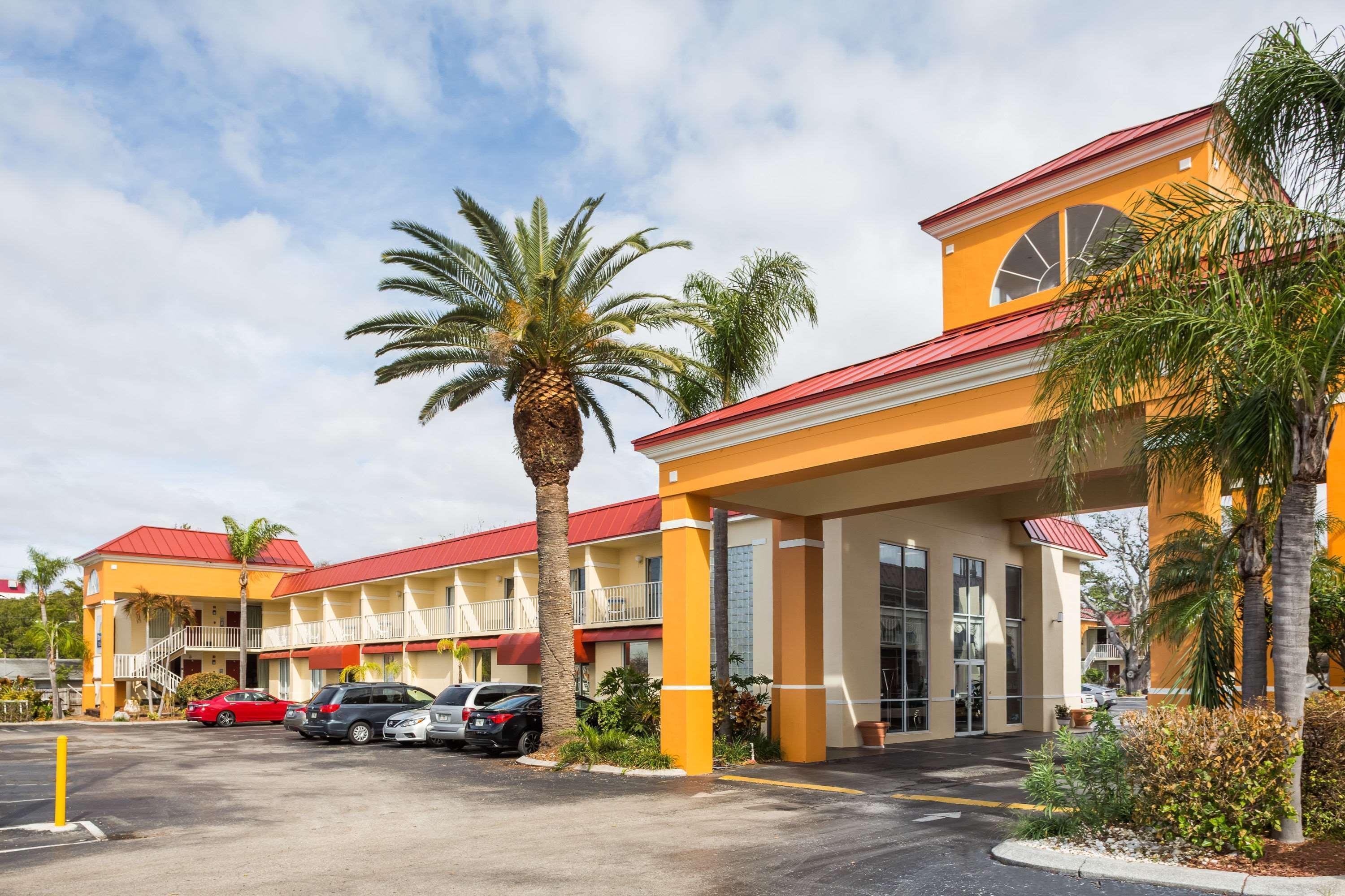 Days Inn & Suites By Wyndham Port Richey Bagian luar foto