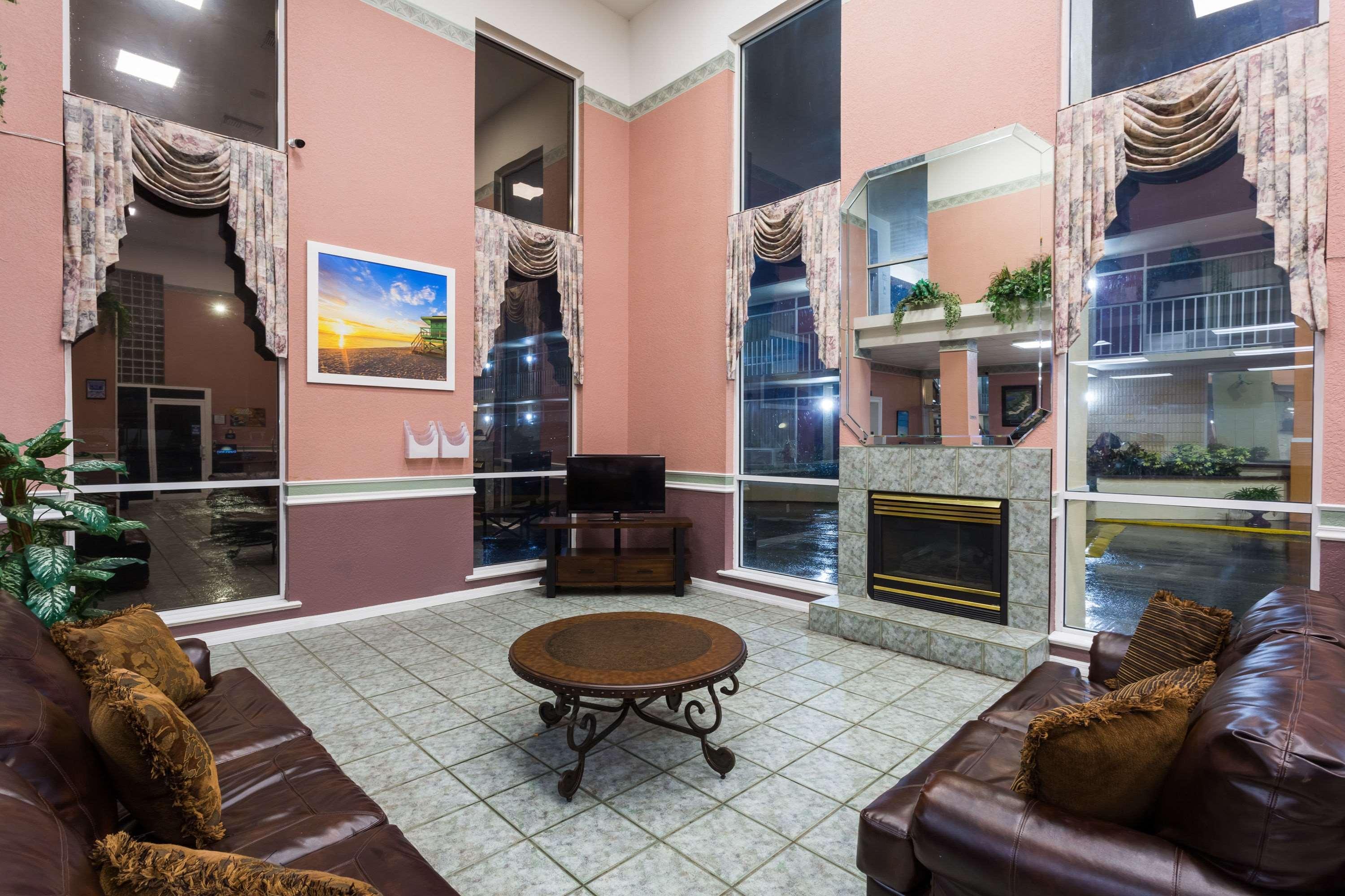 Days Inn & Suites By Wyndham Port Richey Bagian luar foto