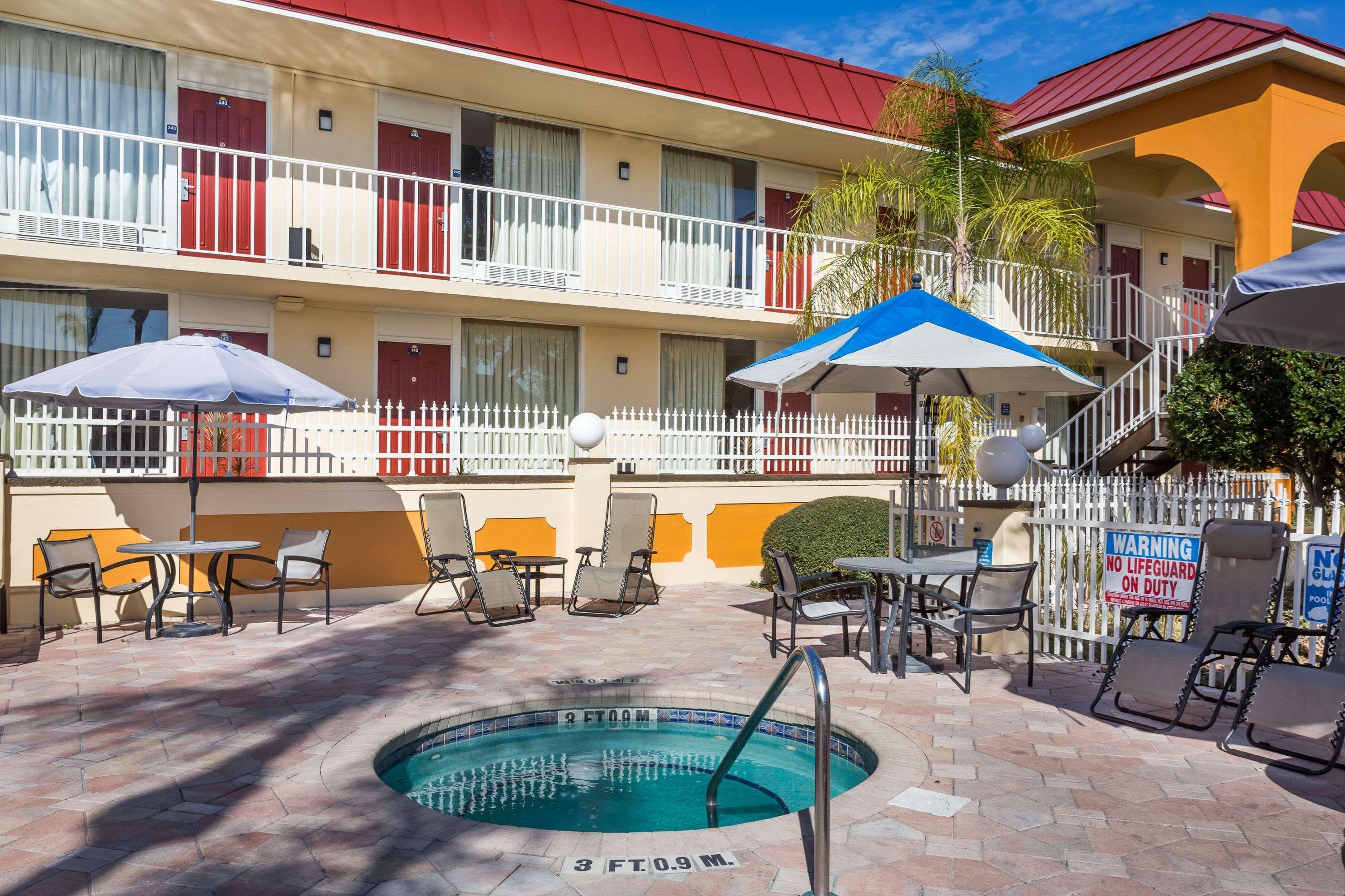 Days Inn & Suites By Wyndham Port Richey Bagian luar foto