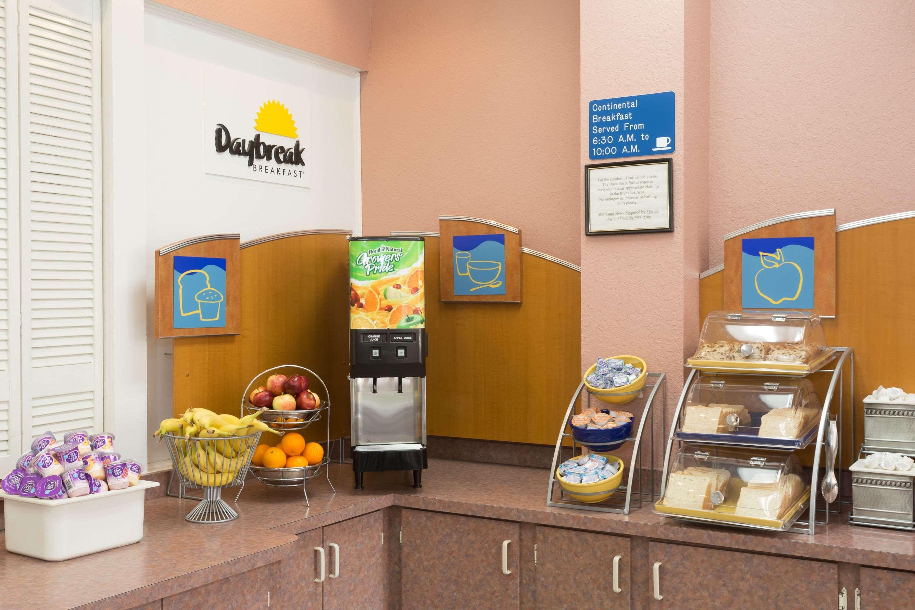 Days Inn & Suites By Wyndham Port Richey Bagian luar foto