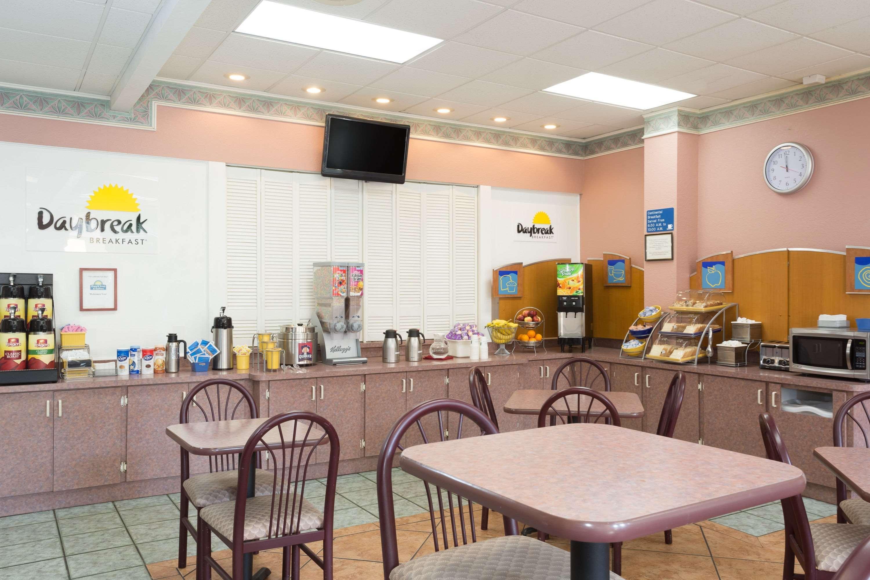 Days Inn & Suites By Wyndham Port Richey Bagian luar foto