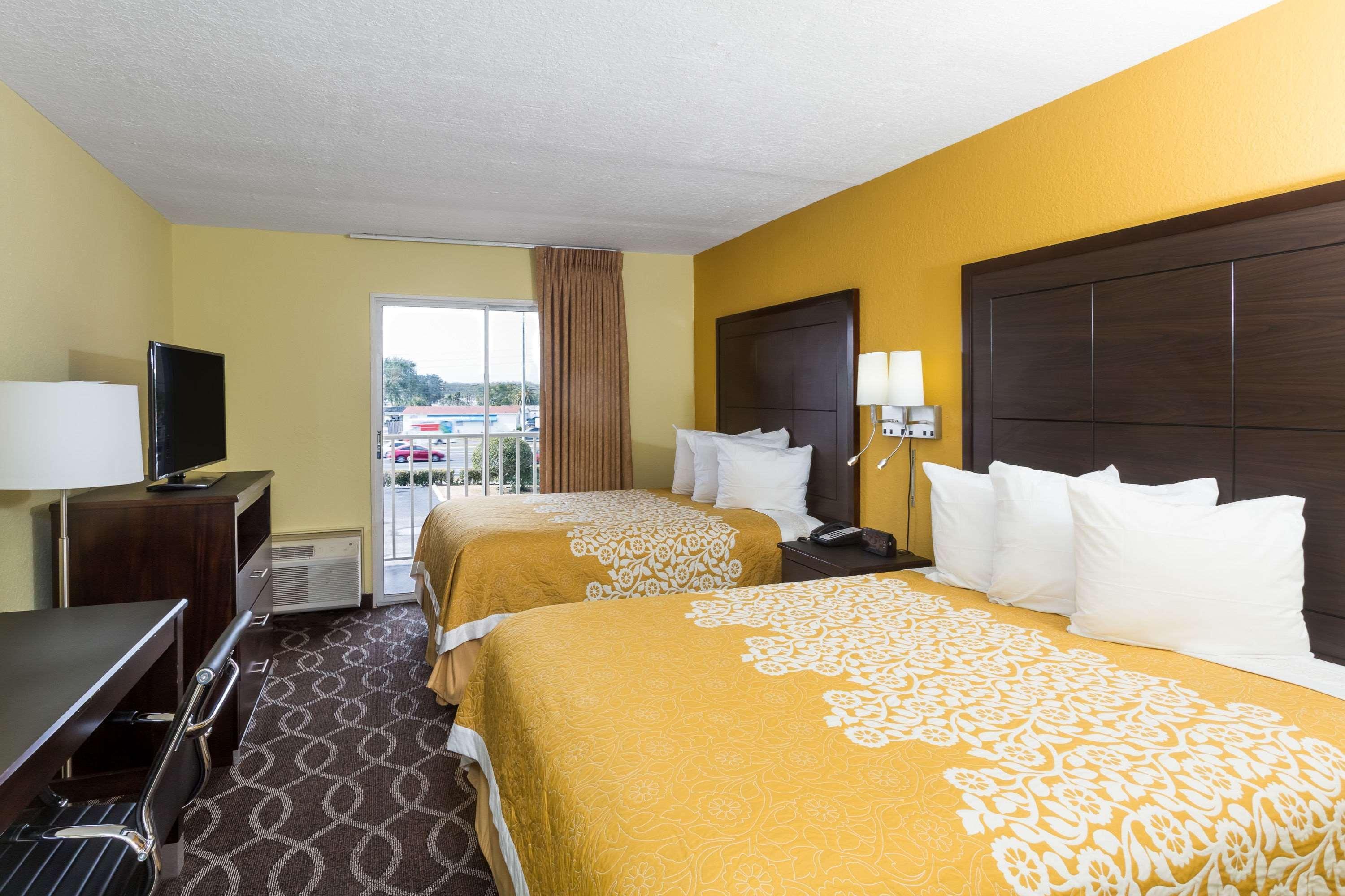 Days Inn & Suites By Wyndham Port Richey Bagian luar foto