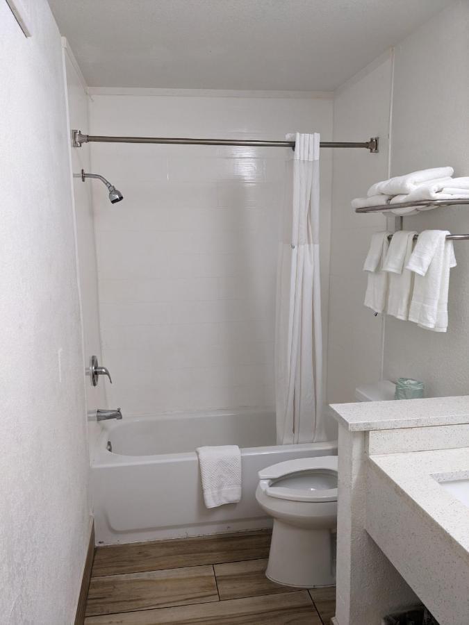 Days Inn & Suites By Wyndham Port Richey Bagian luar foto