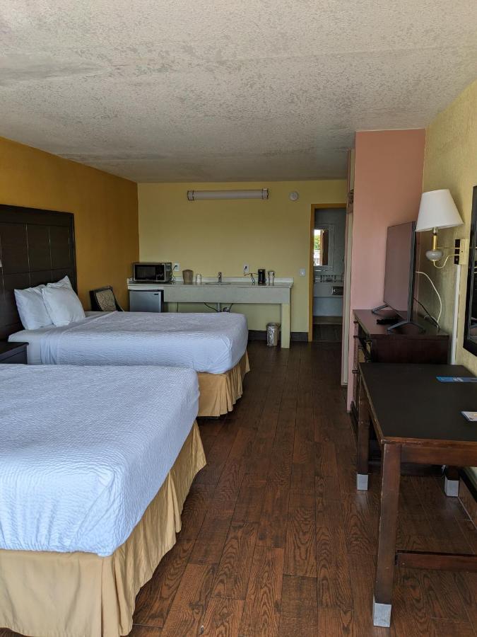 Days Inn & Suites By Wyndham Port Richey Bagian luar foto