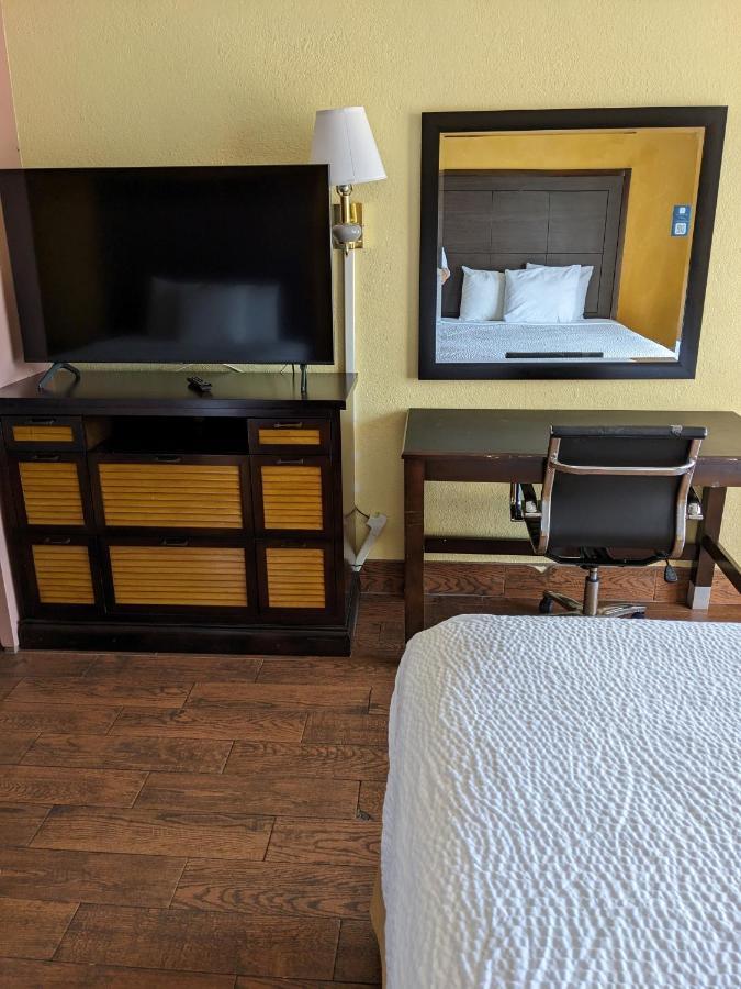 Days Inn & Suites By Wyndham Port Richey Bagian luar foto