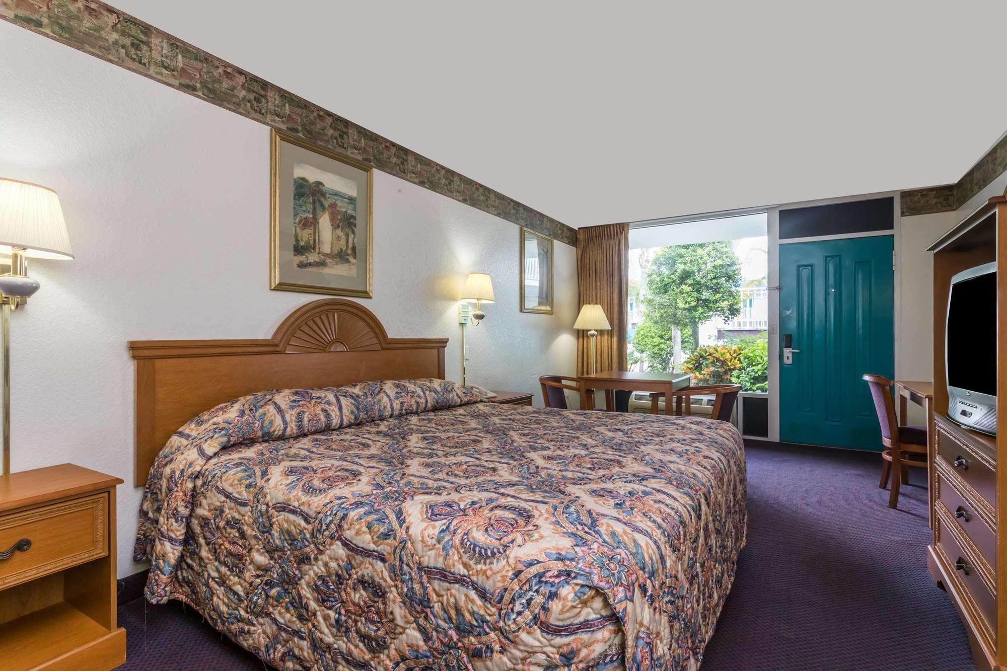 Days Inn & Suites By Wyndham Port Richey Bagian luar foto