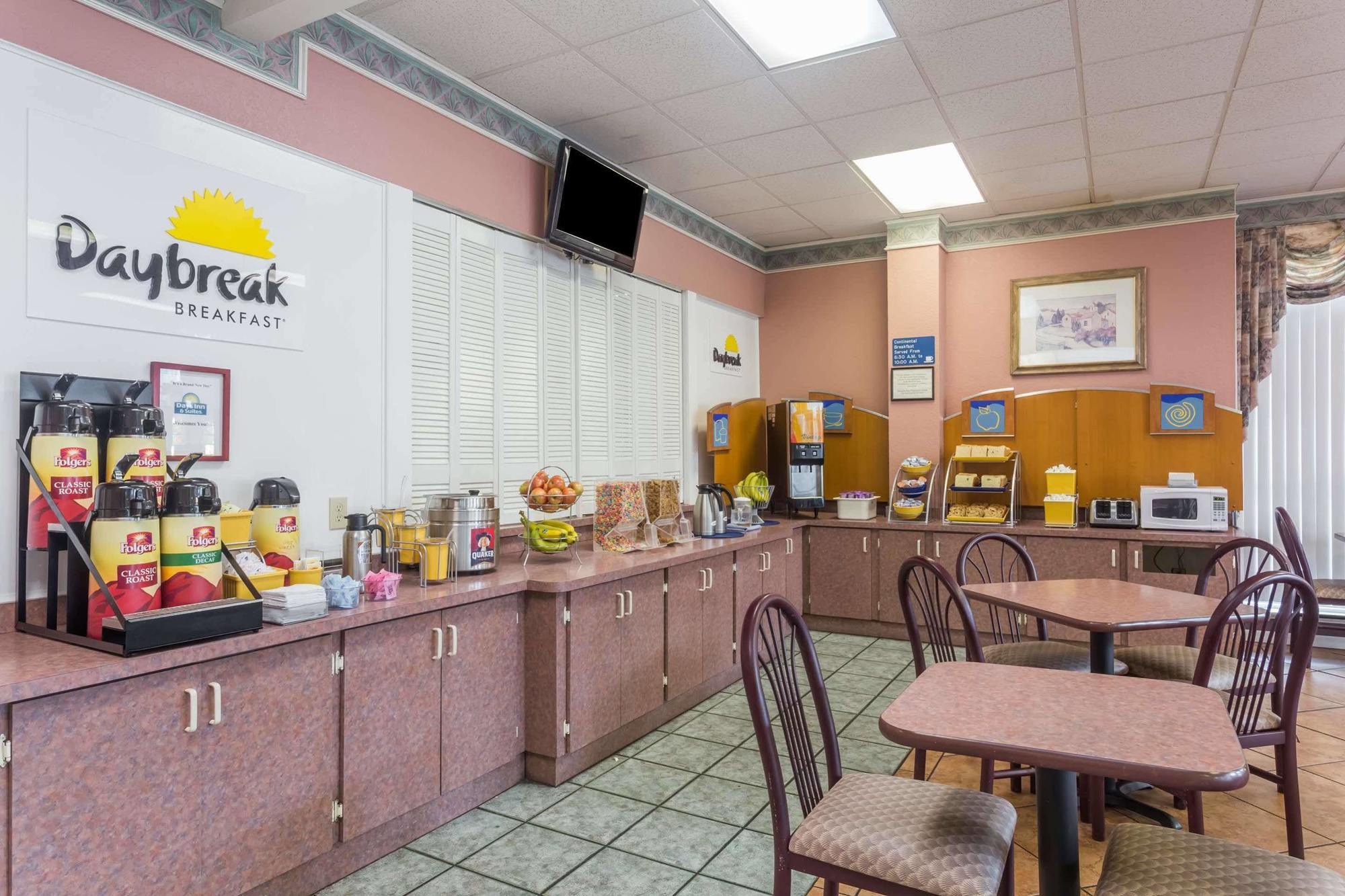 Days Inn & Suites By Wyndham Port Richey Bagian luar foto