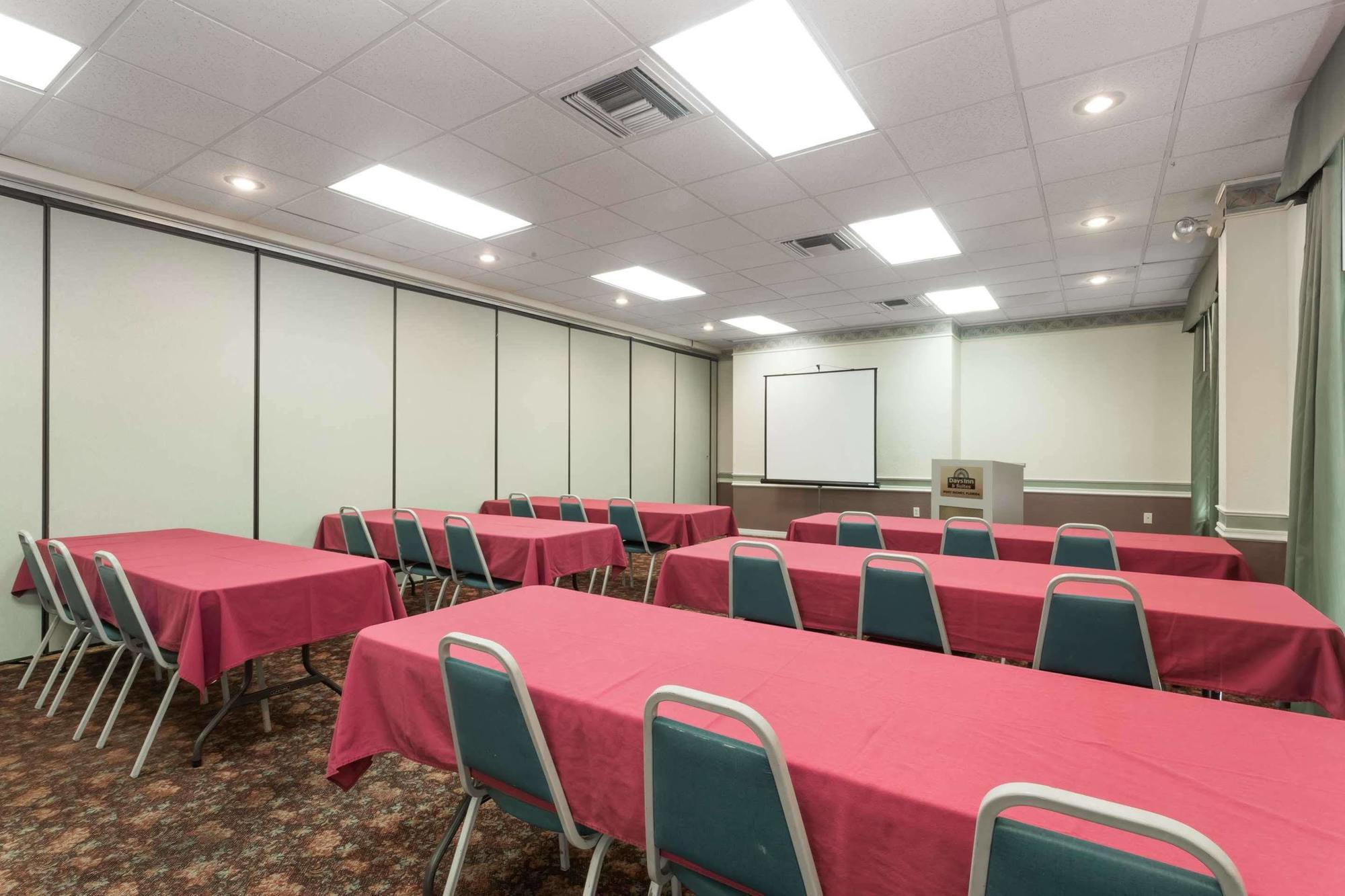 Days Inn & Suites By Wyndham Port Richey Bagian luar foto