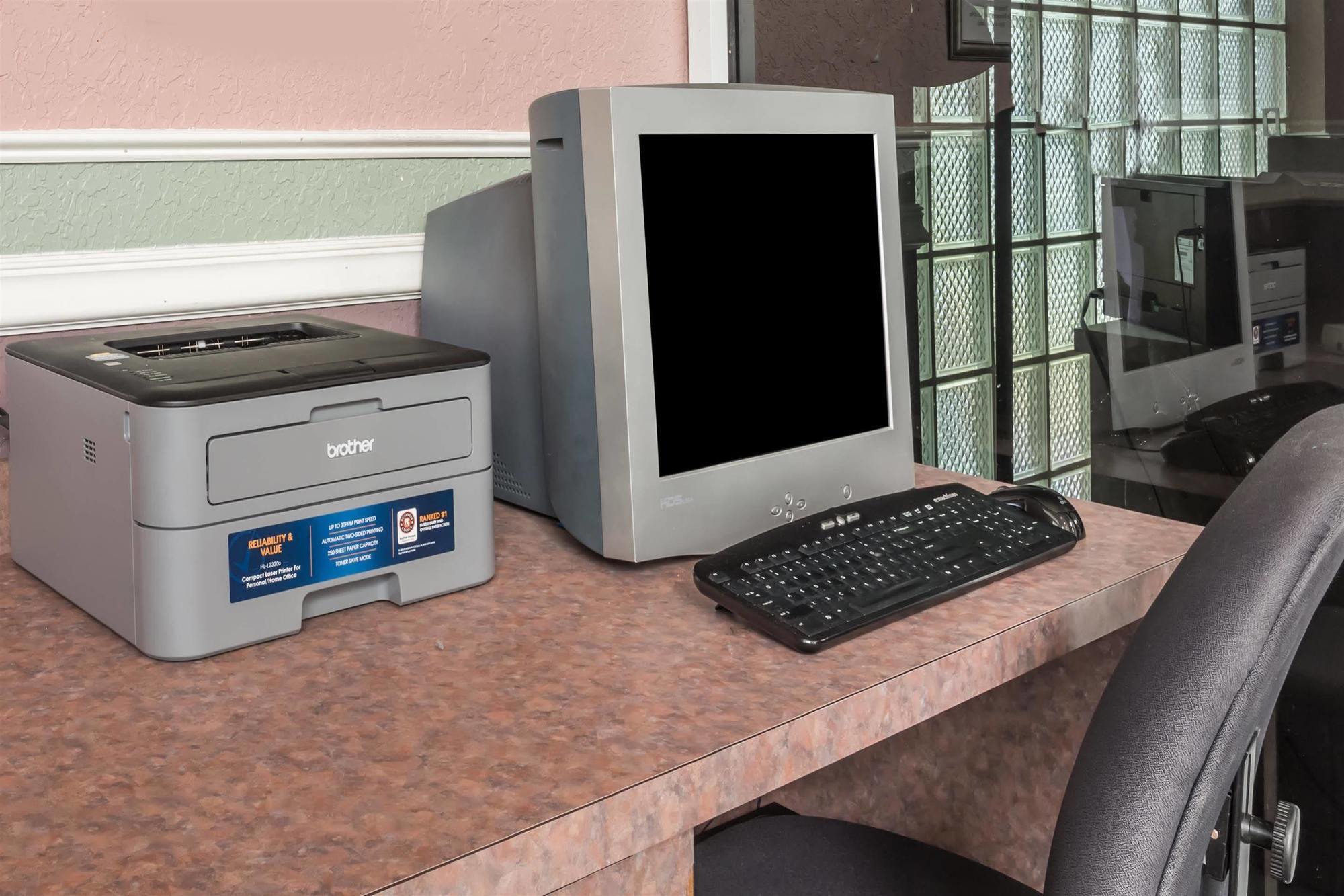 Days Inn & Suites By Wyndham Port Richey Bagian luar foto
