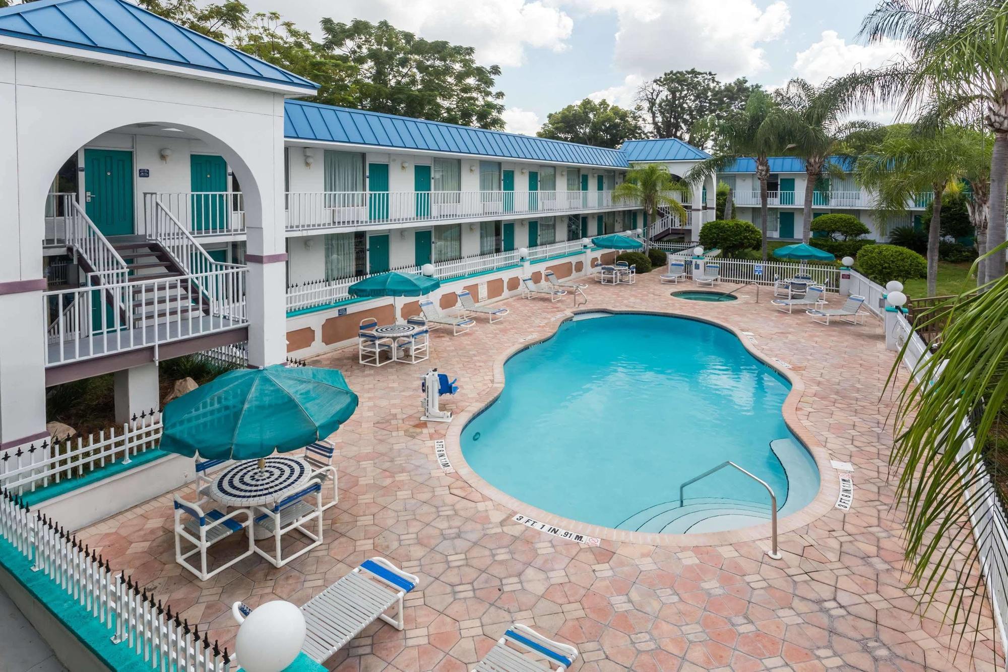 Days Inn & Suites By Wyndham Port Richey Bagian luar foto