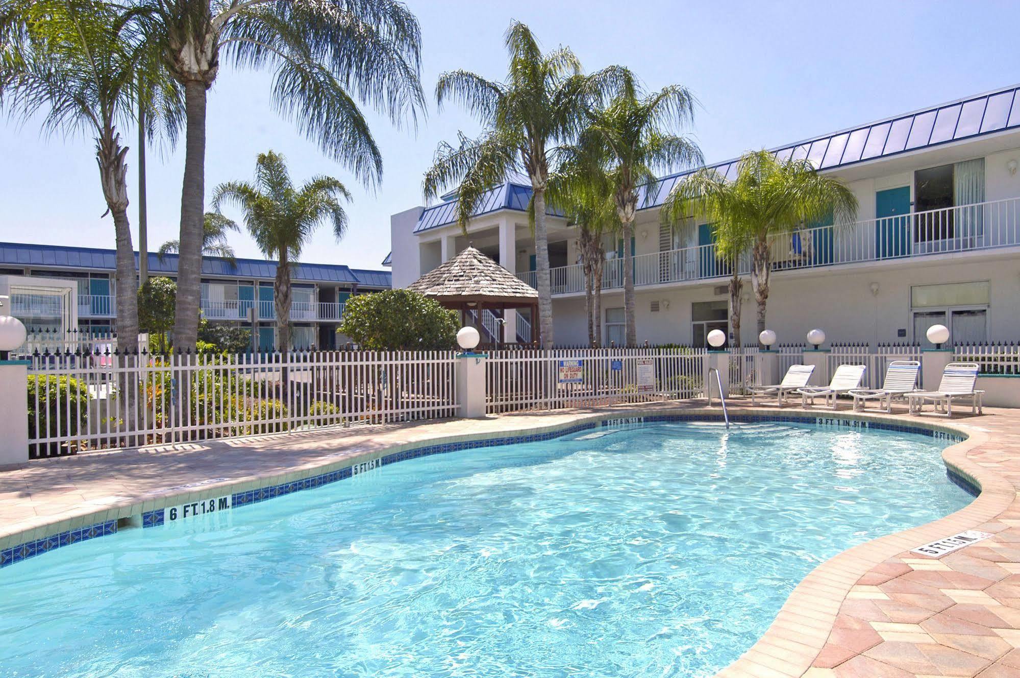 Days Inn & Suites By Wyndham Port Richey Bagian luar foto